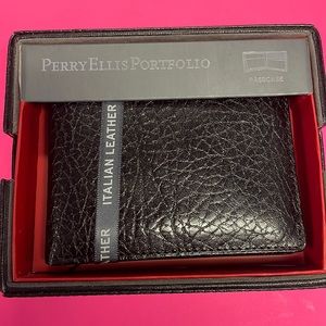 NWT Perry Ellis Portfolio Passcase Wallet Removable insert Black Leather